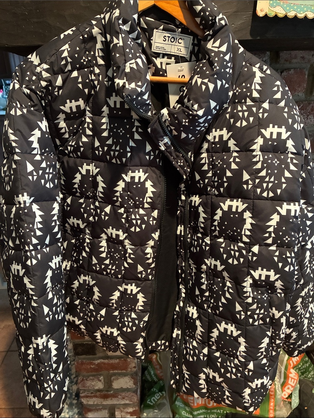 Stoic women’s Black & White Patterned Puffer Jacket